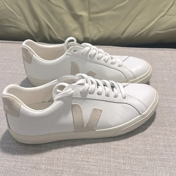 Veja women’s Esplar Logo Sneaker - Picture 8 of 8